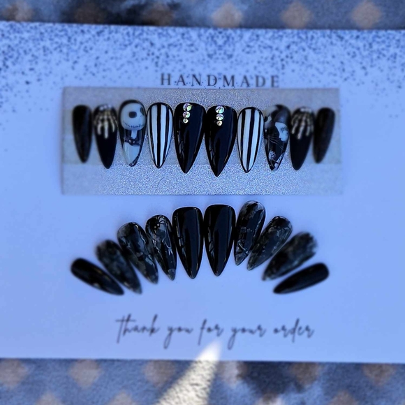 Handmade Black and White Press-On Nails - Picture 2 of 4